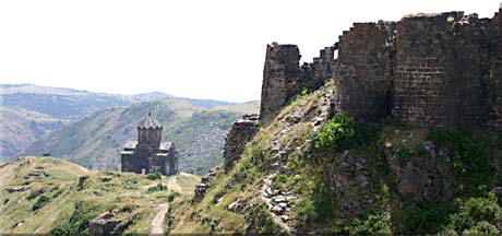 Le site d'Amberd, la forteresse et l'église