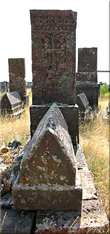 Tombe et khatchkars