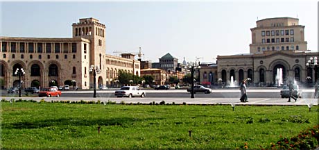 Place de la République, à droite, le musée historique