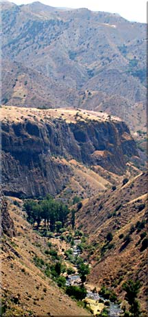 Vallée de l'Azat vue de Garni