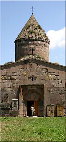 Entrée du jamatoun et coupole de l'église