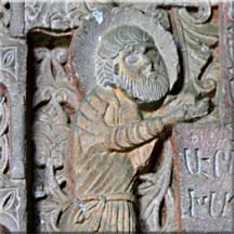 Khatchkar, personnage au pied de la Croix