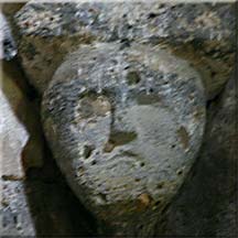 Visage au pied de la coupole de l'église