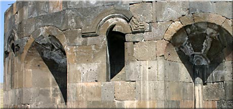 Deux niches et fenêtre