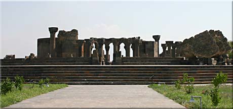 L'entrée vers les ruines de Zvartnots