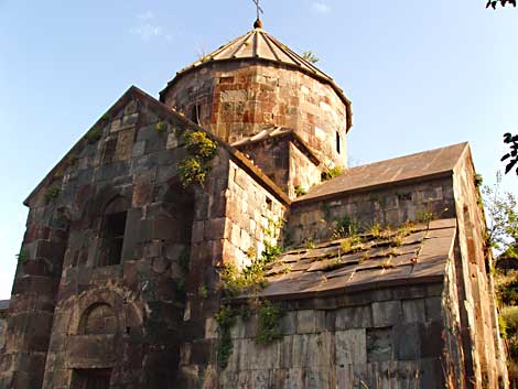 Gndevank, l'église