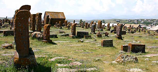 Noradouz, les khatchkars au cimetière