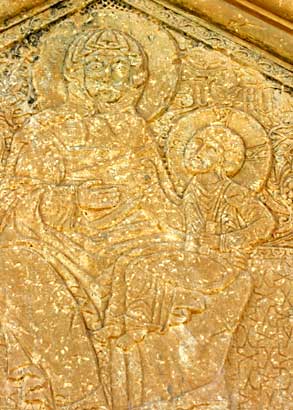 Areni, portail ouest, Vierge à l'enfant Areni, portail ouest, Vierge à l'enfant
