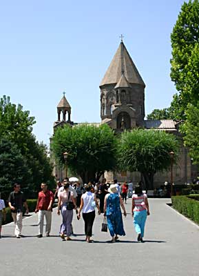 Edjmiadzin, vers la cathédrale Edjmiadzin, vers la cathédrale
