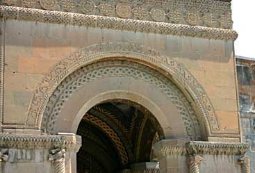 Edjmiadzin, porche de la cathédrale Edjmiadzin, porche de la cathédrale