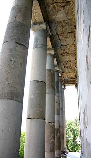 Garni, entrée du temple