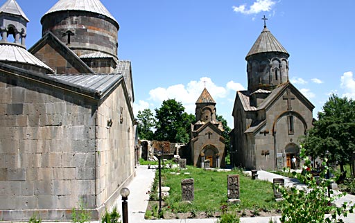 Ketcharis, les trois églises