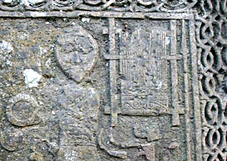 Kirants, ancien cimetière, détail d'une pierre tombale Kirants, ancien cimetière, détail d'une pierre tombale