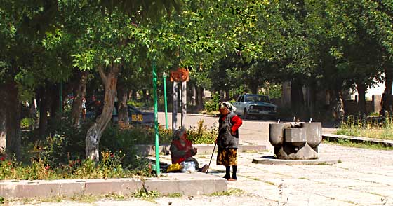 Sisian, dans la rue, avant midi Sisian, dans la rue, avant midi
