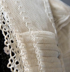 La bordure en broderie anglaise dentelée