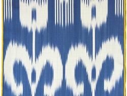 Détail d'un issu à motifs d'apparence anthropomorphe, ikat chaîne