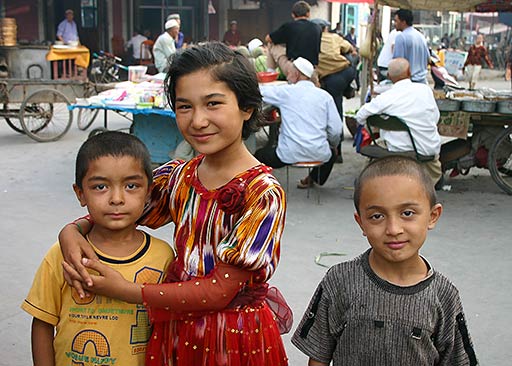 Enfants dans la vieillle ville