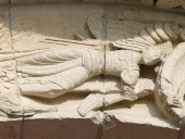 Aulnay (17), un ange, 1ère voussure du portail ouest