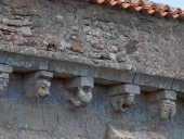 Lamairé (79), modillons à la corniche de l'abside