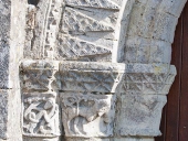 Puyrolland (17), chapiteaux du portail